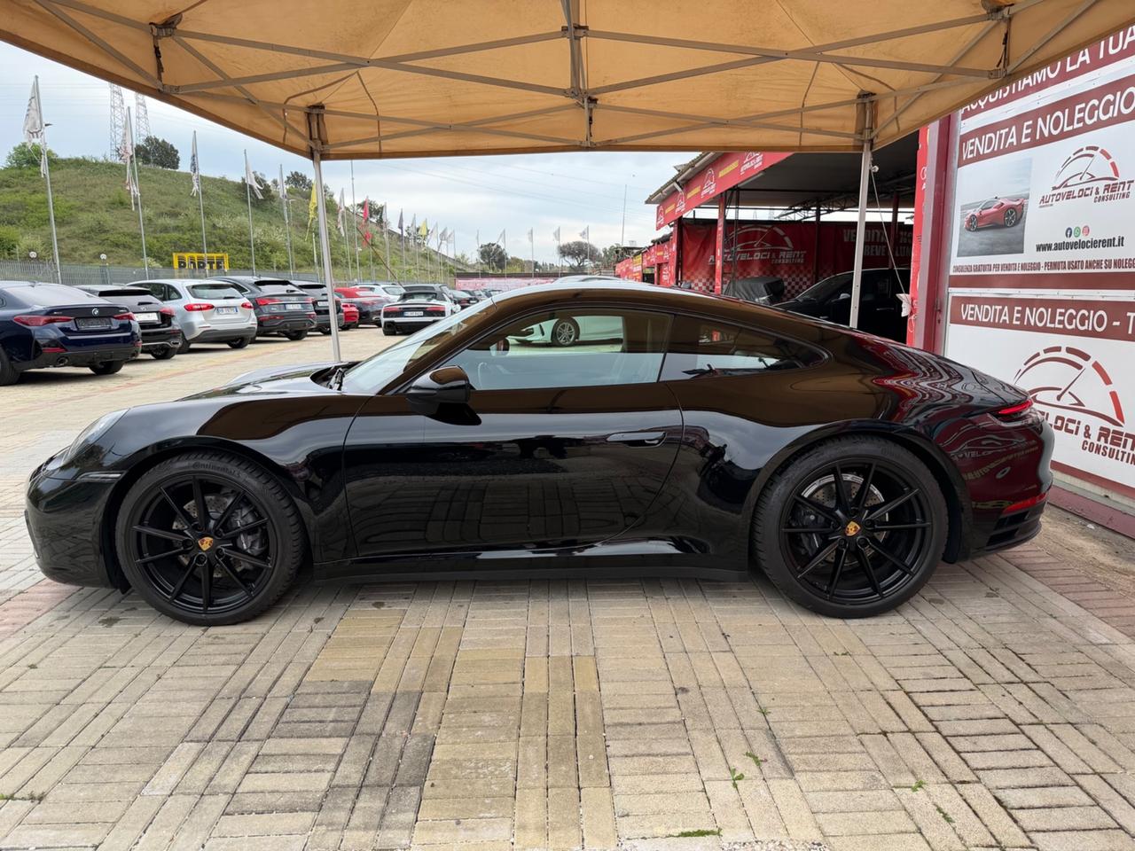 Porsche 992 911 Coupe 3.0 Carrera total black/Porsche Approved