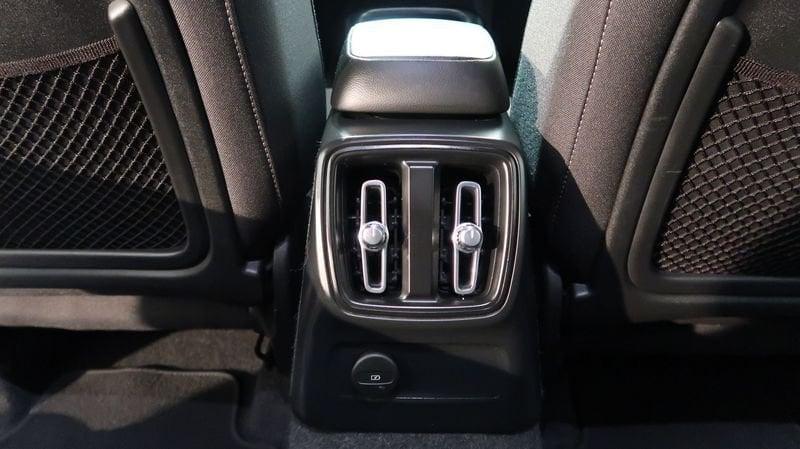 Volvo XC40 Recharge T4 Plug-in Hybrid auto Recharge Core