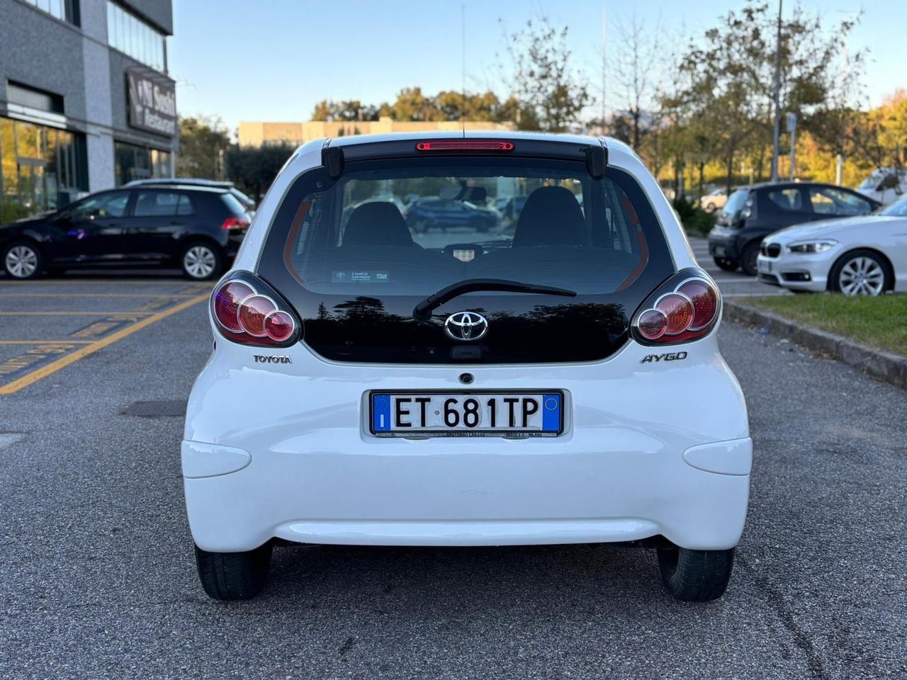 Toyota Aygo 1.0 VVT-i 69 CV 5 porte x-cool