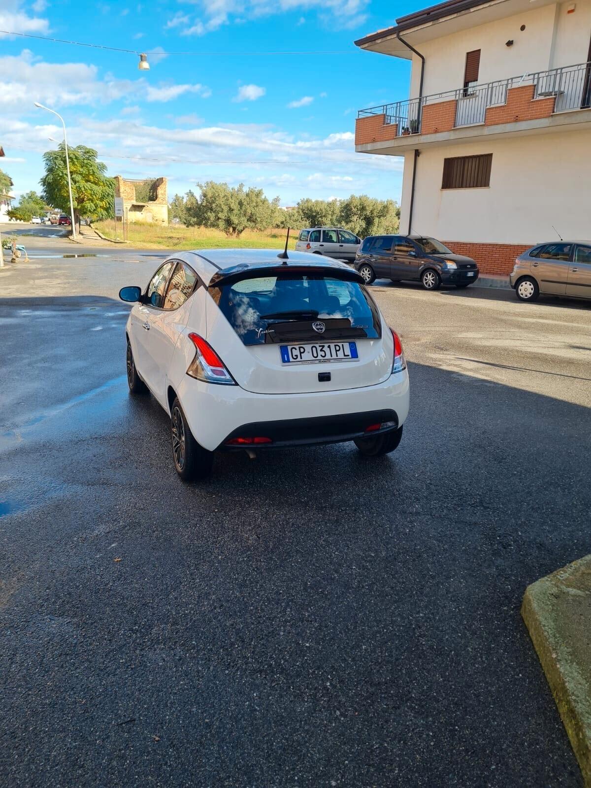 Lancia Ypsilon 1.0 FireFly 5 porte S&S Hybrid Gold Plus