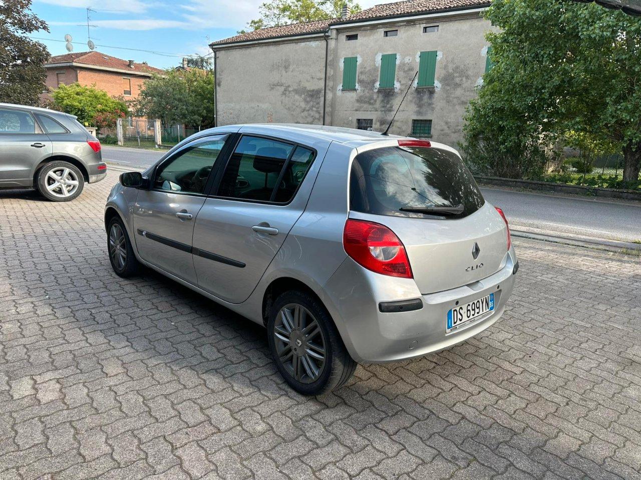 Renault Clio 5 Porte Clio 5p 1.5 dci AUTOMATICO OK NEOPATENTATO