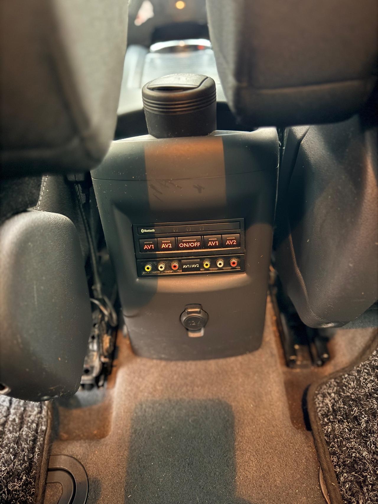 Peugeot 5008 1.6 HDi 112CV cambio robotizzato Féline 05/2011 Euro 5 Neopatentati