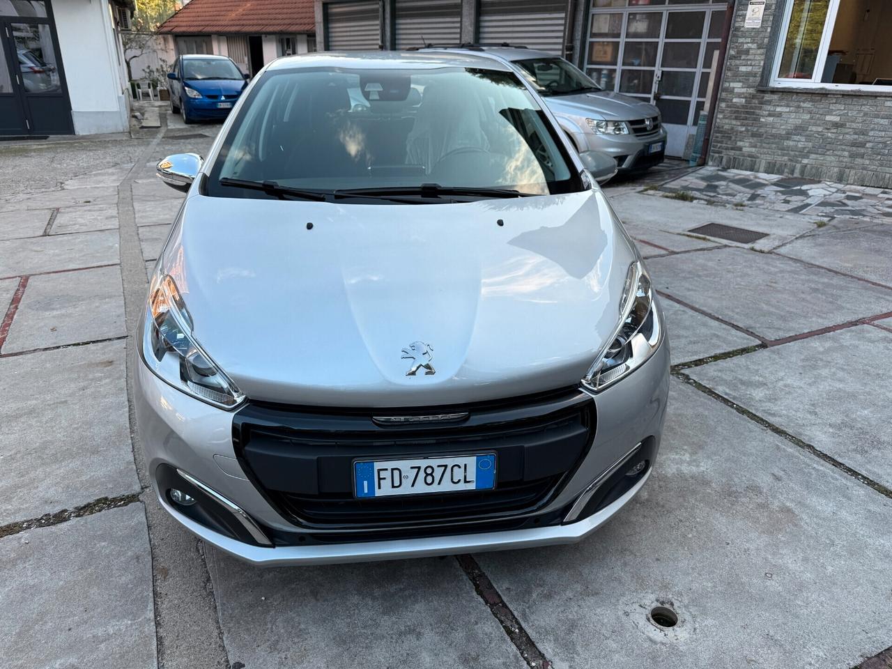 Peugeot 208 BlueHDi 100 5 porte Allure per neopatentati