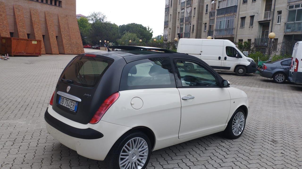 Lancia Ypsilon 1.3 MJT 75 CV Platino