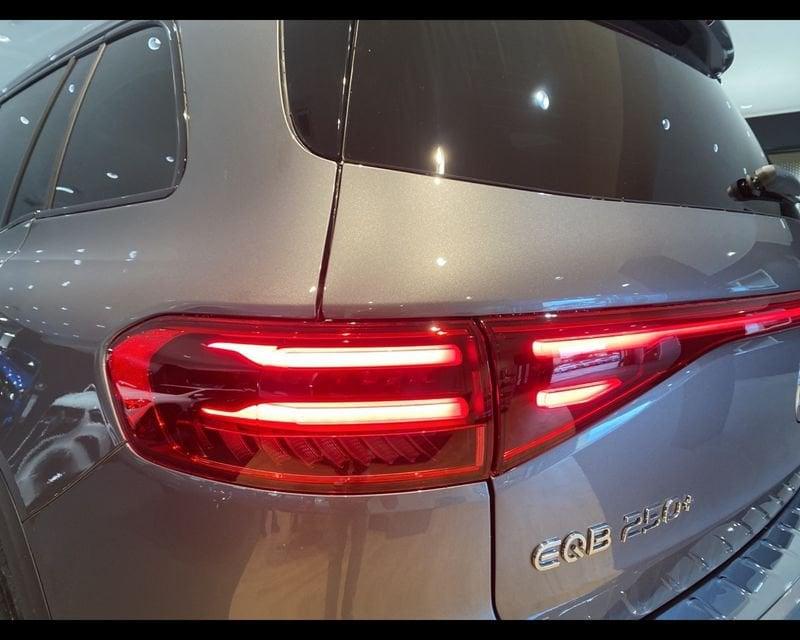 Mercedes-Benz EQB 250+ AMG Line Advanced