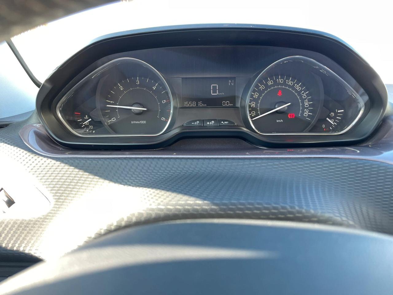 PEUGEOT 2008 BlueHDi 100 S&S Allure