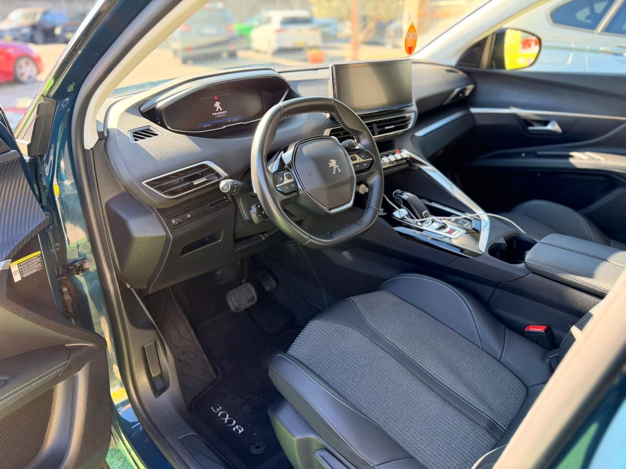 Peugeot 3008 1.5 DIesel 131CV EAT8 Allure Pack anno 10/2022 Permute Garanzia Finanziamento