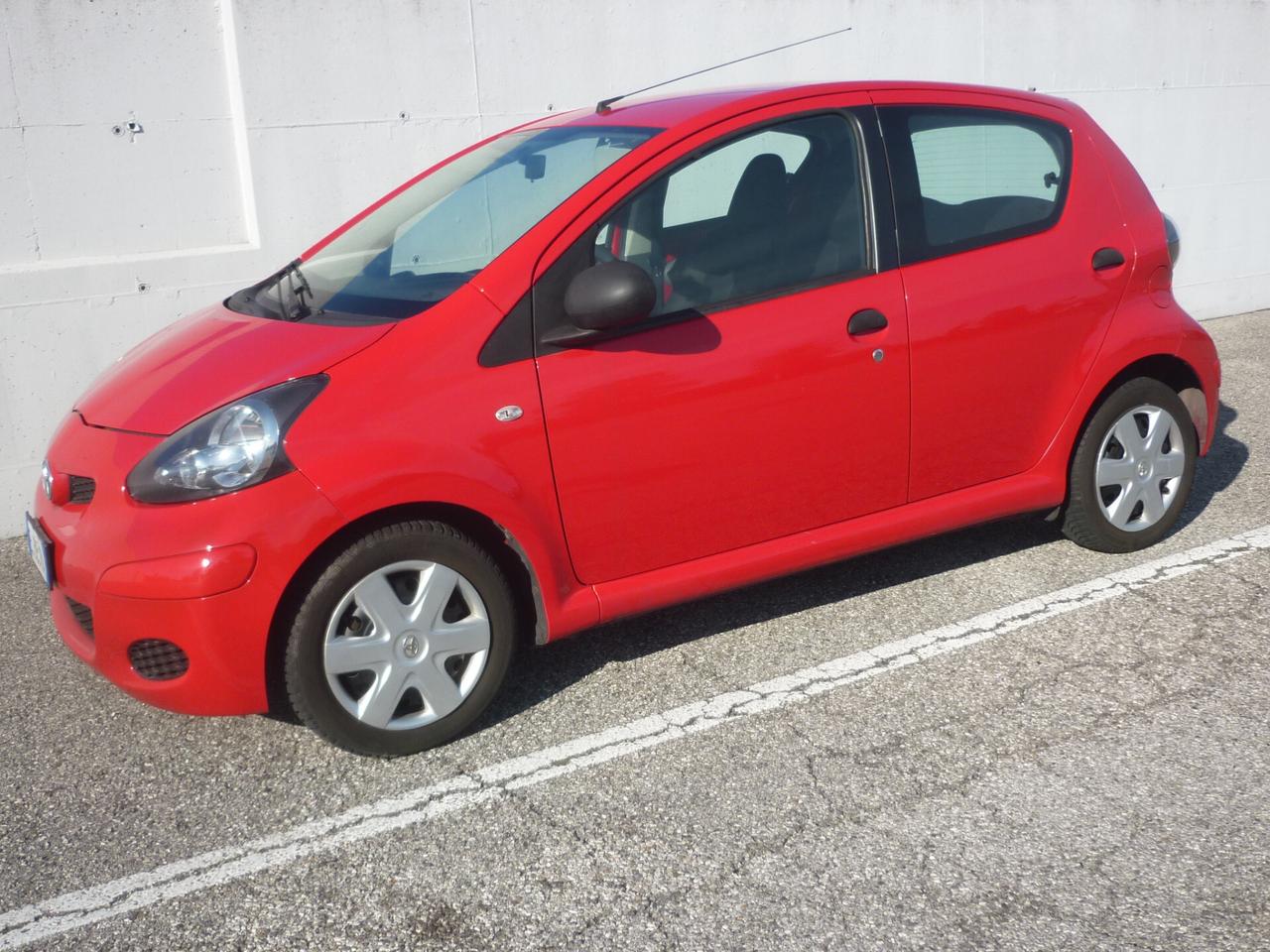 Toyota Aygo 1.0 12V VVT-i 5 porte Now Connect KM 66.800