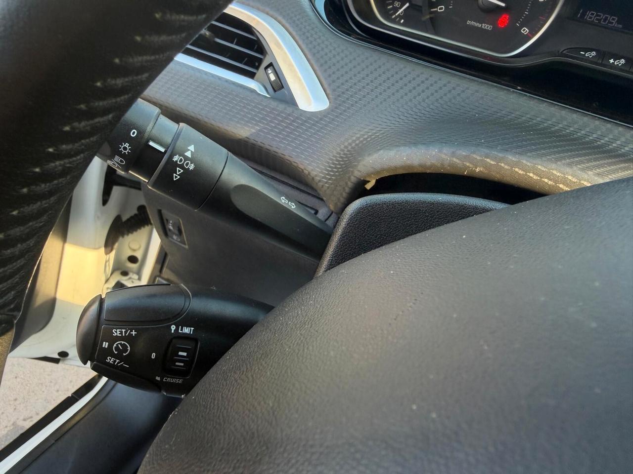 Peugeot 2008 1.6 BlueHDi 100 Active pack