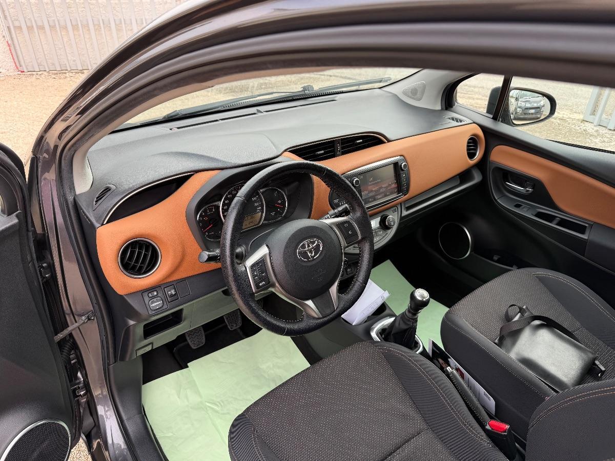 TOYOTA - Yaris - 1.4 D-4D 5p. Lounge MY 16 ; Adatta ai Neopatentati