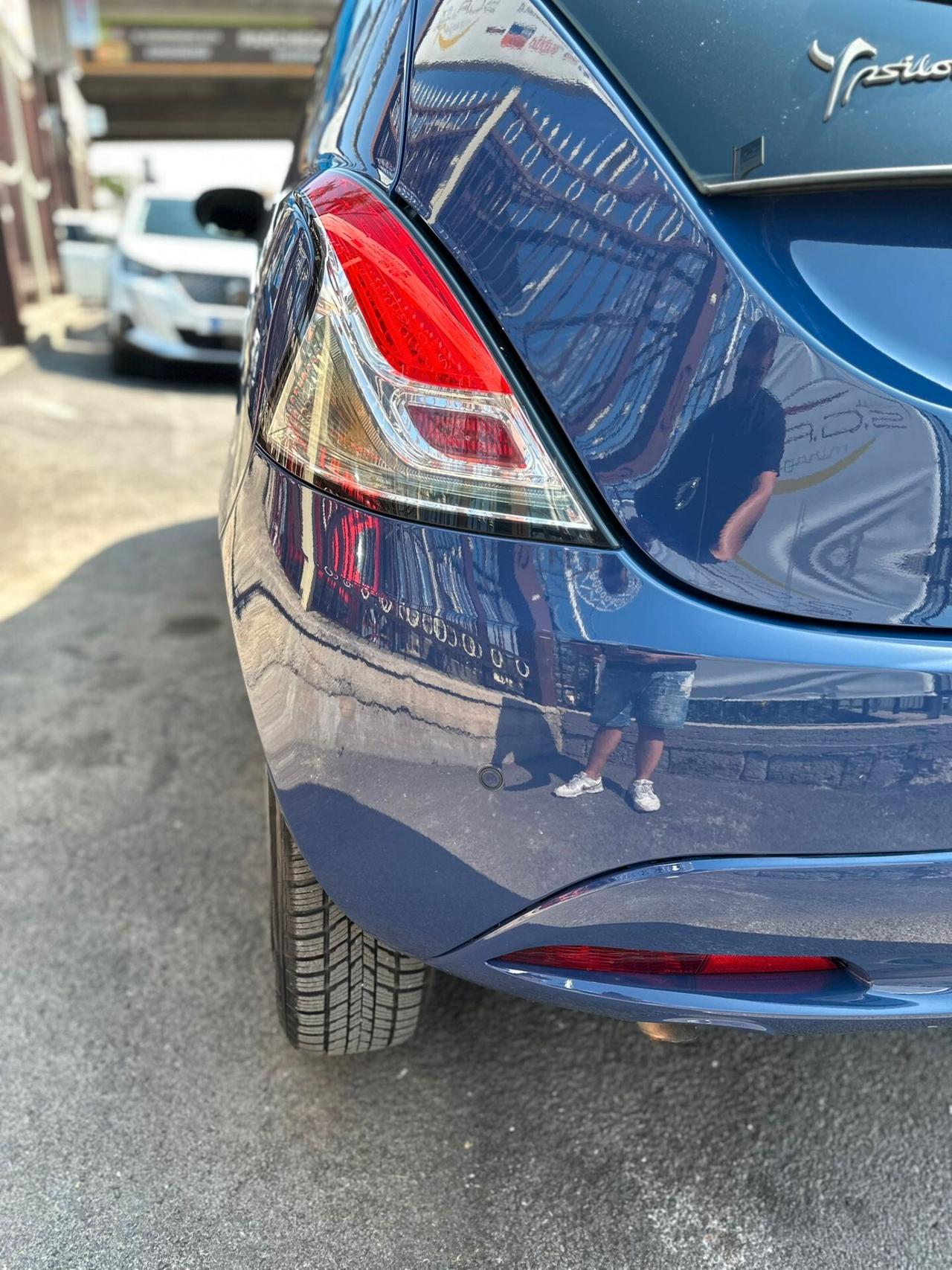 Lancia Ypsilon 0.9 TwinAir 85 CV 5 porte Metano Ecochic Elefantino