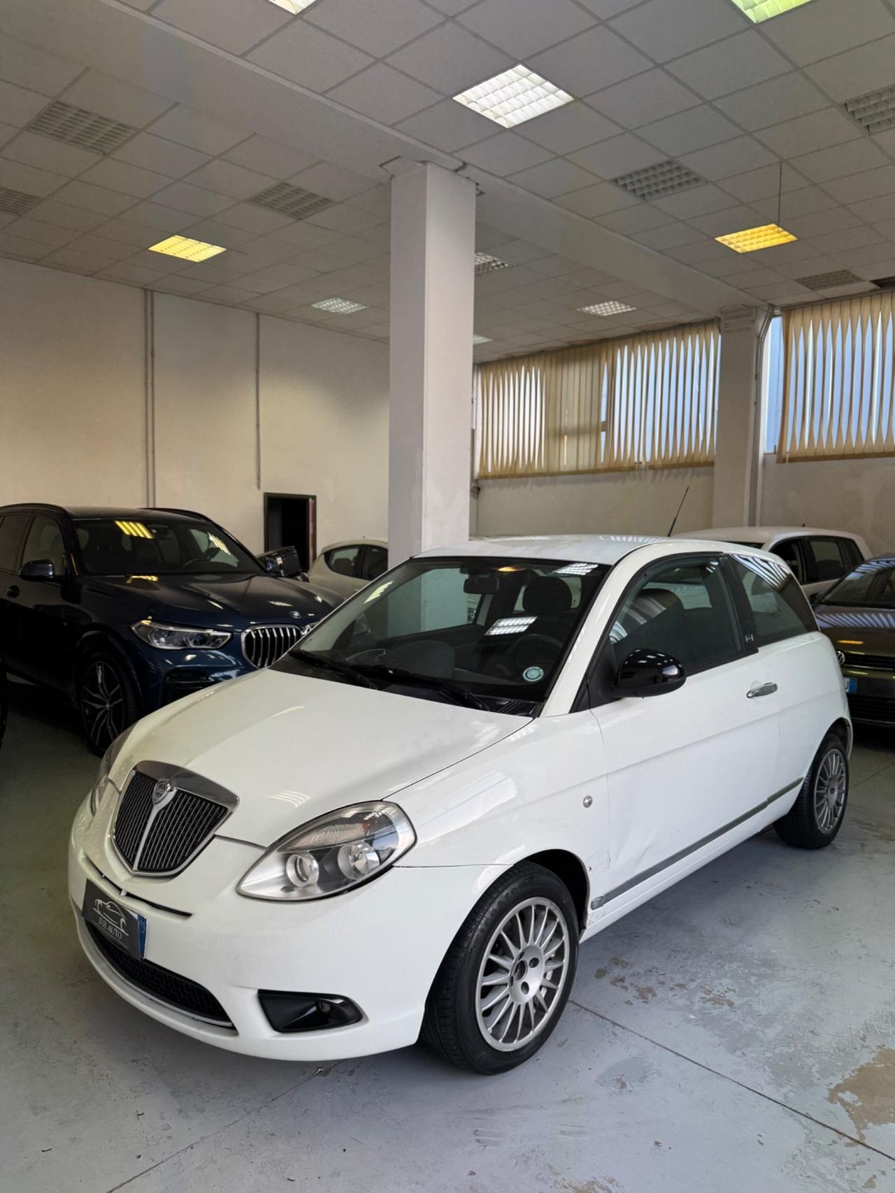 Lancia Ypsilon 1.2 69 CV Unyca