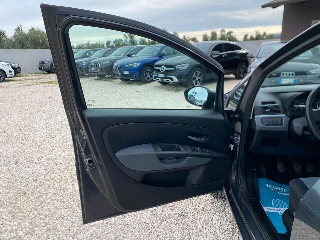 FIAT GRANDE PUNTO 1.2 BENZINA DYNAMIC 5P UNICO PROPIETARIO NEOPATENTATI