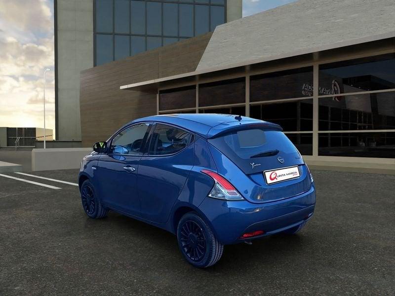 Lancia Ypsilon 1.0 FireFly Hybrid Silver
