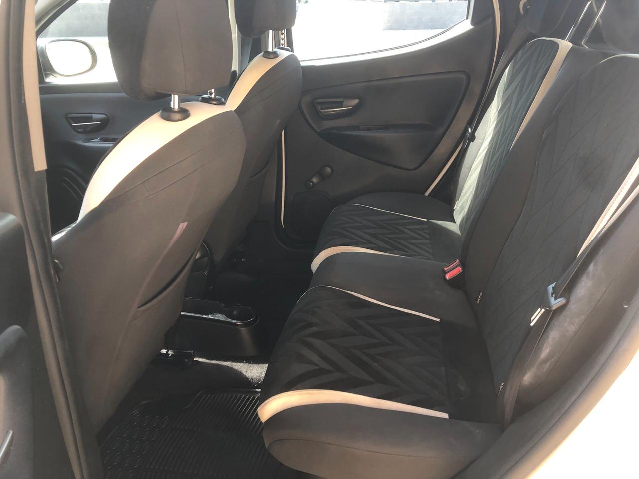 Lancia Ypsilon 0.9 TwinAir 85 CV 5 porte Metano Ecochic Platinum