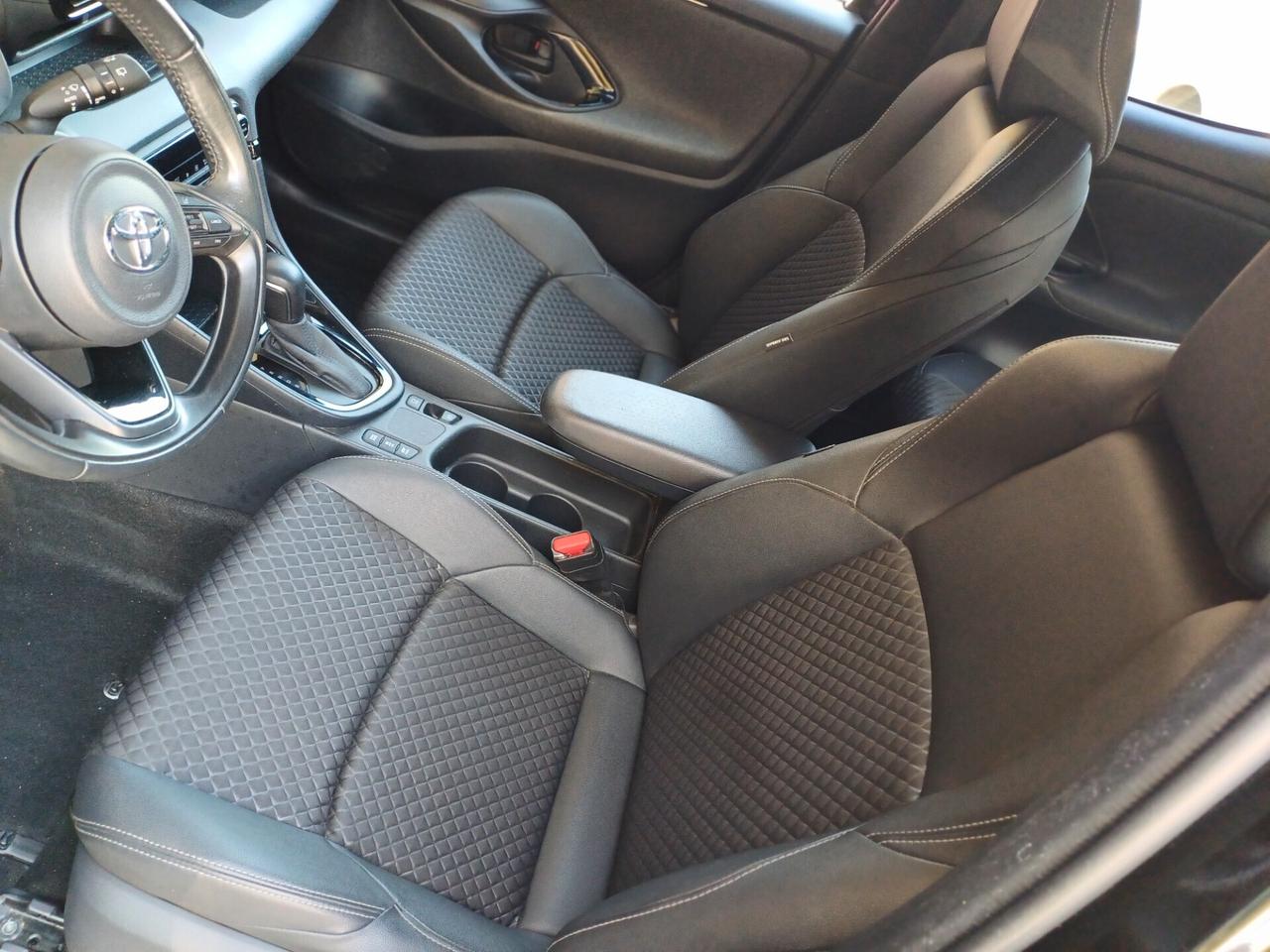 Toyota Yaris 1.5 Hybrid 5 porte Lounge(TETTO PANORAMICO)