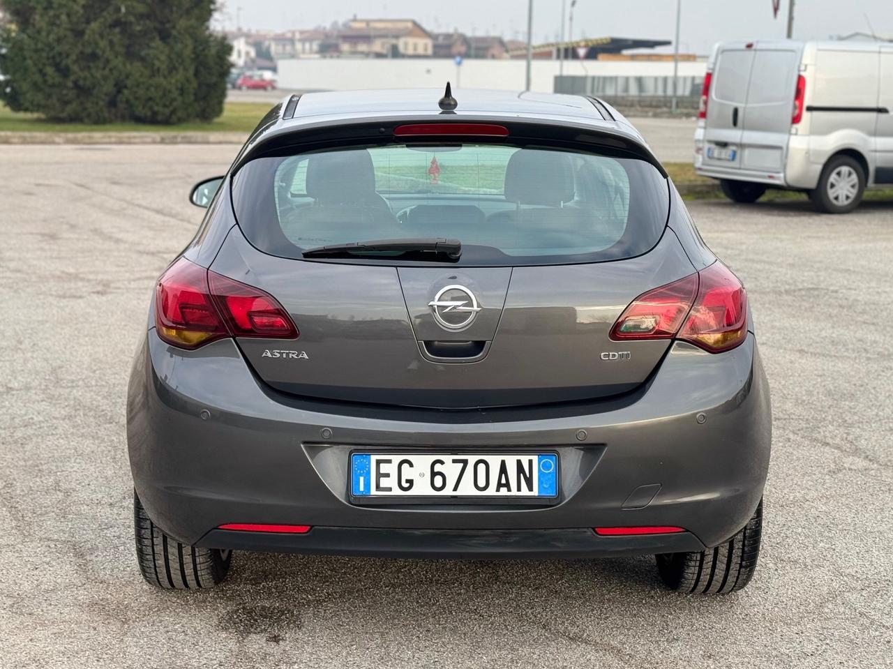 Opel Astra 1.7 Diesel 2011 ok neop