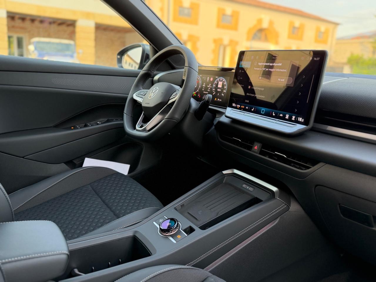 Volkswagen T-Roc 1.5 eTSI ACT 150 CV DSG R-Line