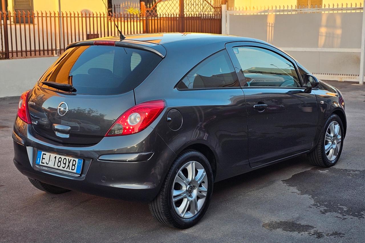 Opel Corsa 1.2 3 porte Club