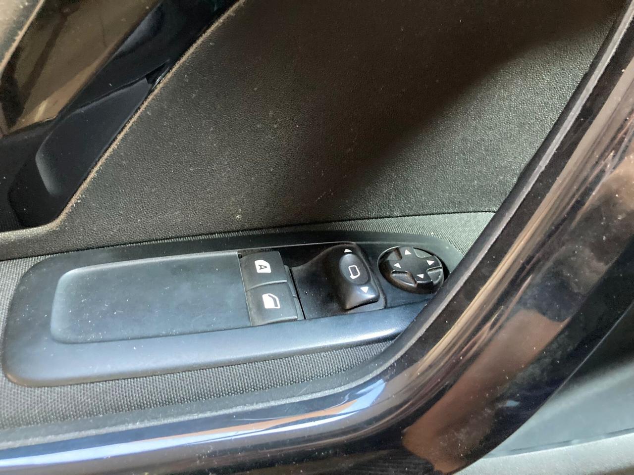 Peugeot 208 1.4 HDi - IDEALE X NEOPATENTATI - 2013