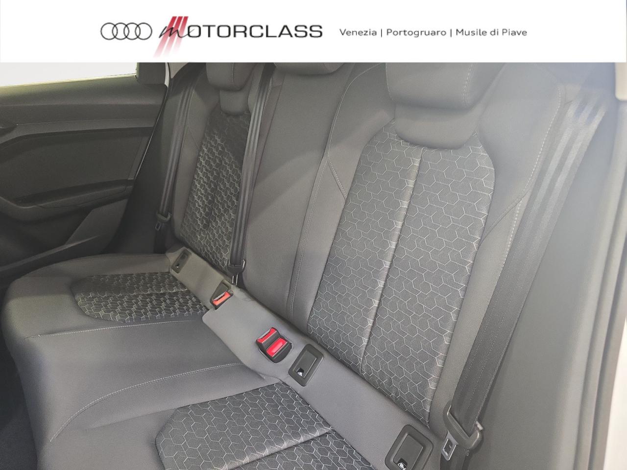 Audi A1 sportback 30 1.0 tfsi 116cv identity black