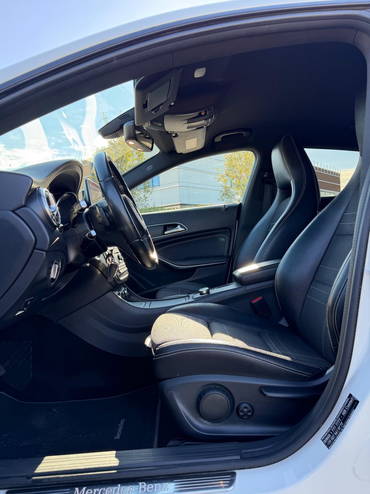 Mercedes-benz CLA 200 .