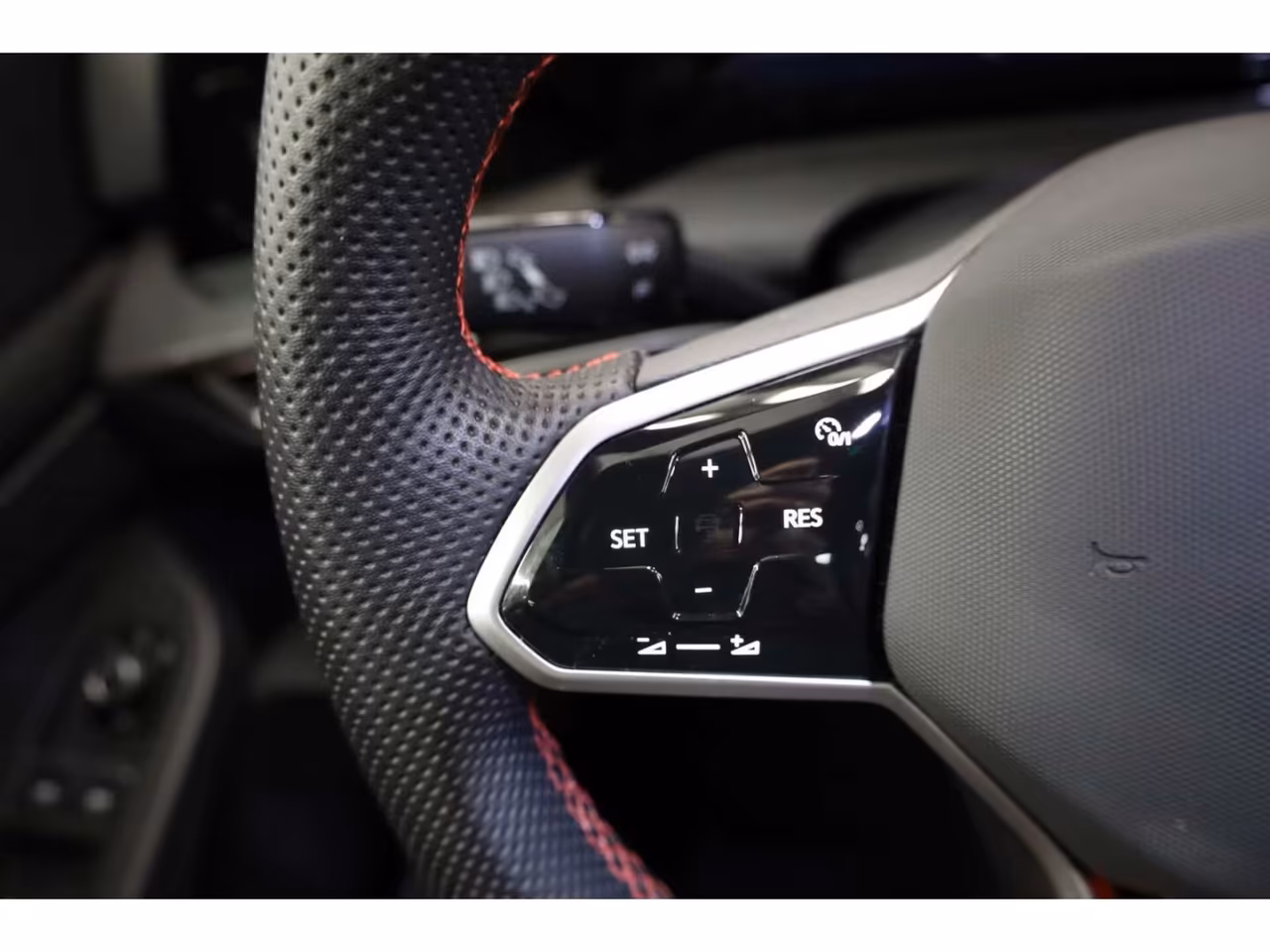 Volkswagen Golf GTI 2.0 TSI OPF, cambio manuale a 6 marce, fari LED, climatizzatore automatico, ra