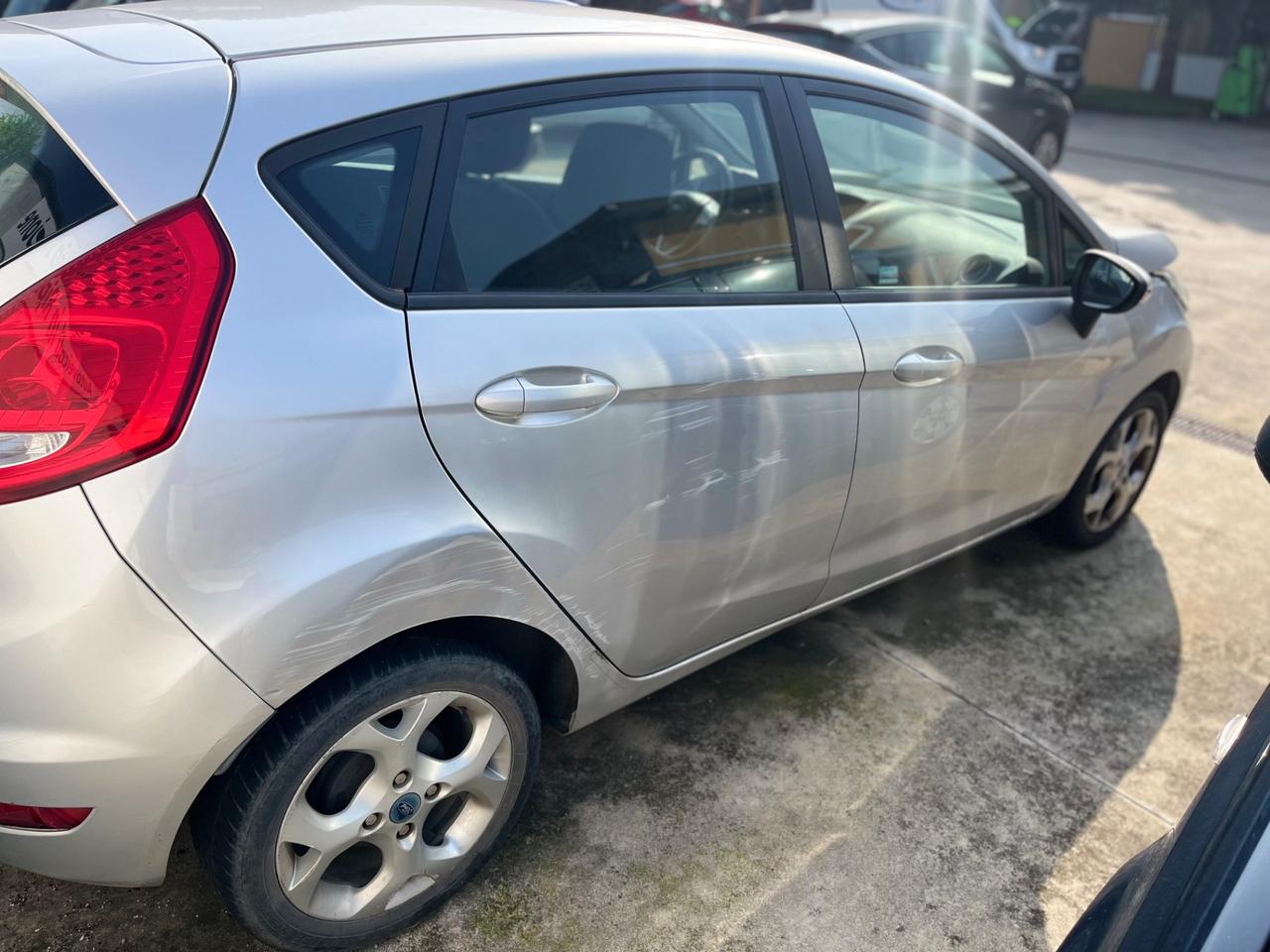 Ford Fiesta 1.4 TDCi 70CV 5 porte Titanium