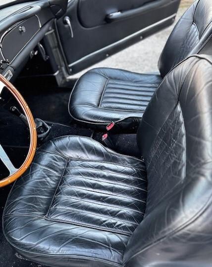 Aston Martin DB4 3.7 SUPERLEGGERA