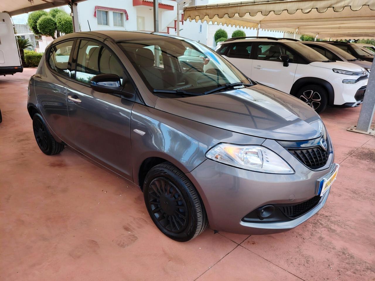 Lancia Ypsilon 1.0 FireFly Hybrid 9.000 km 2023