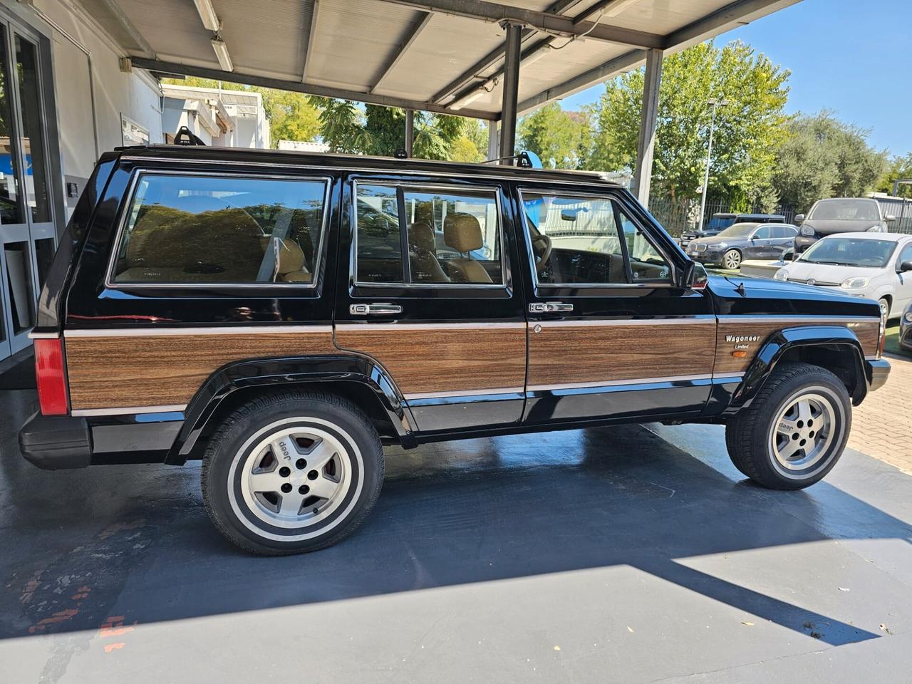 Jeep Wagoneer Cherokee