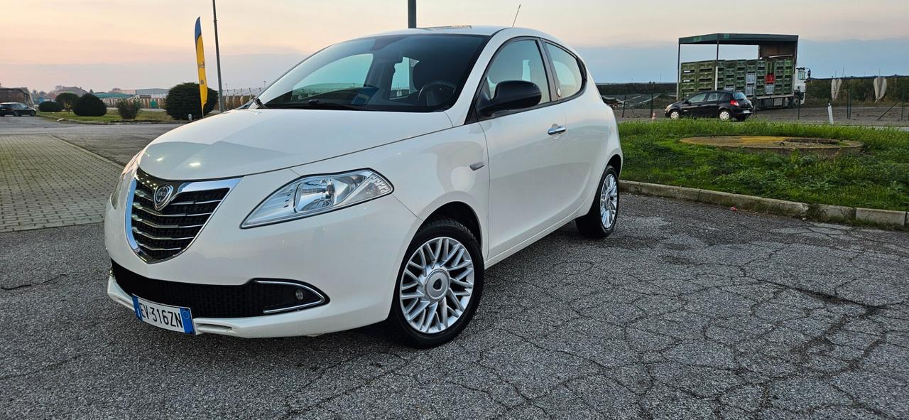 Lancia Ypsilon 1.2 69 CV 5 porte GPL Ecochic Silver