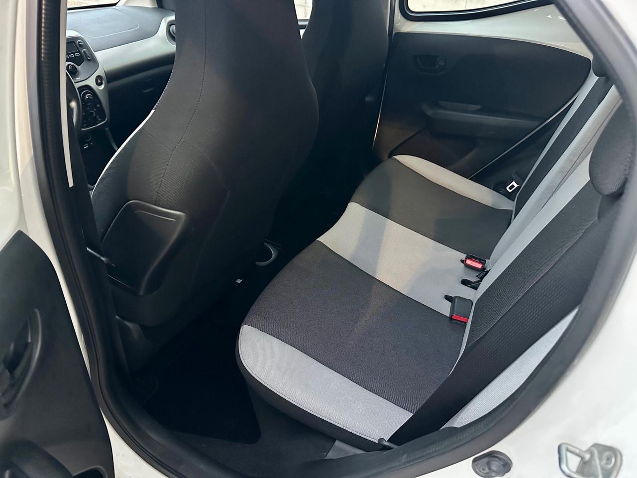 Toyota Aygo 1.0 VVT-i 69 CV 5 porte x-play