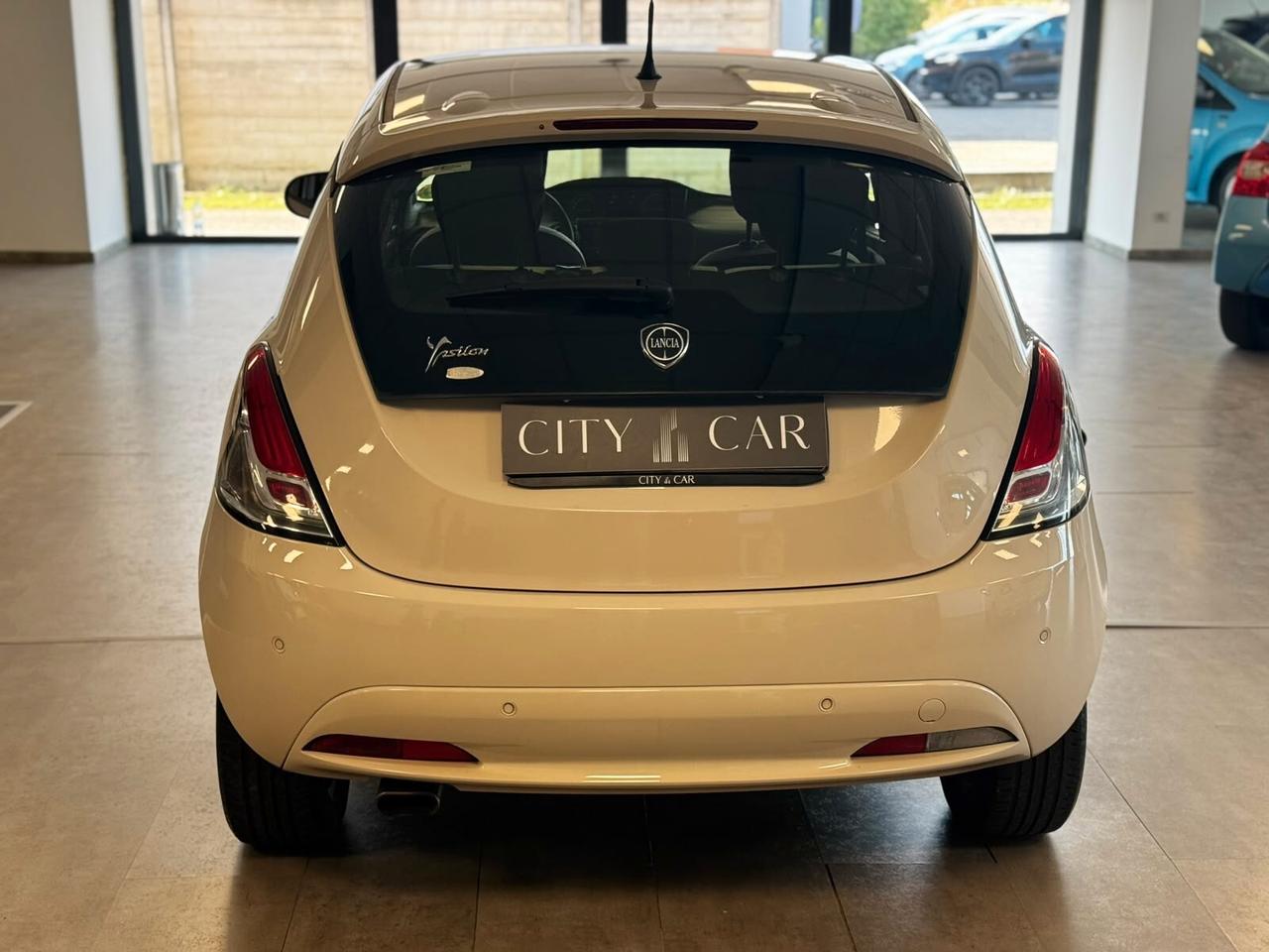 Lancia Ypsilon 1.2 69 CV 5 porte Platinum GPL