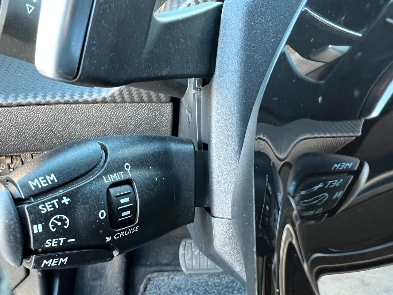 PEUGEOT 2008 1.2 PureTech 130CV 2023!!! ALLURE!!!