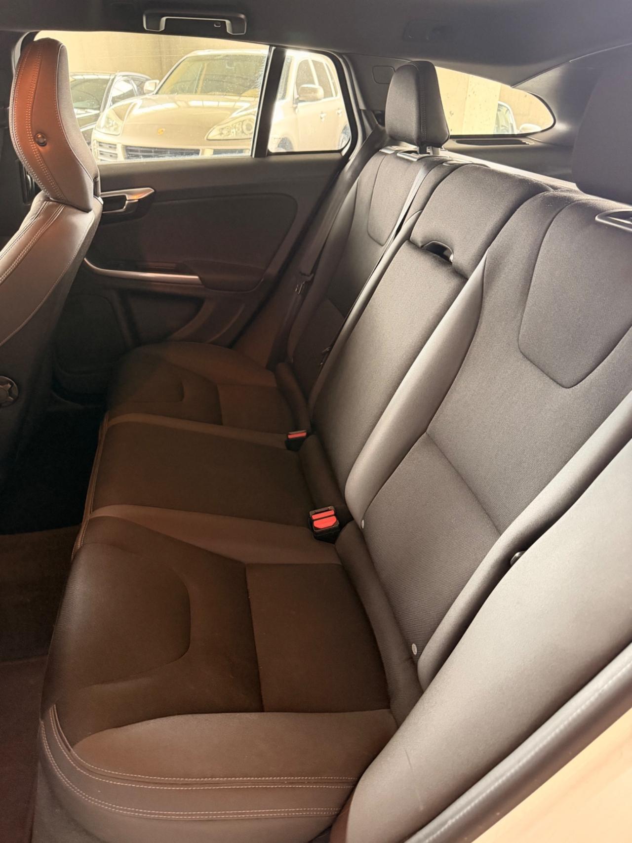 Volvo V60 D4 AWD Geartronic Momentum