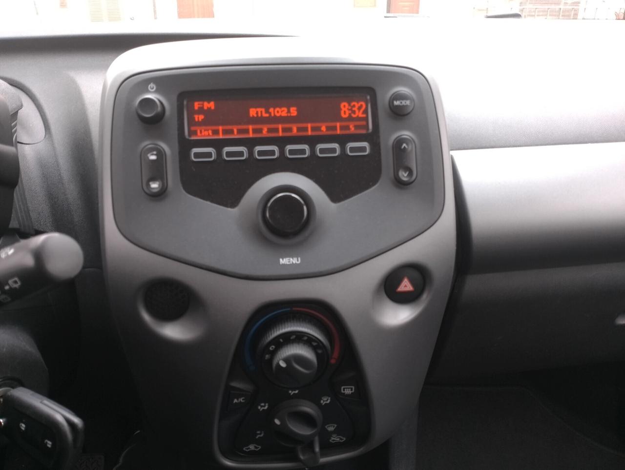 Toyota Aygo Connect 1.0 VVT-i 72 CV 5 porte x-clusiv