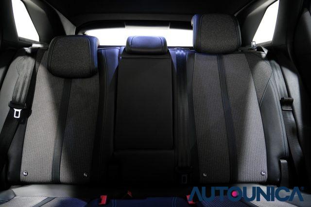 PEUGEOT 3008 HYBRID4 300 E-EAT8 ALLURE PACK