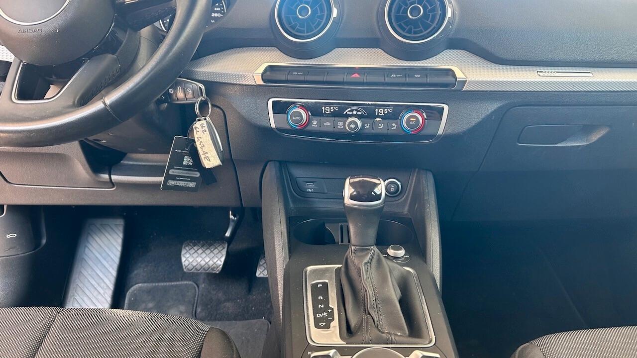 Audi Q2 30 TDI S tronic Identity Black