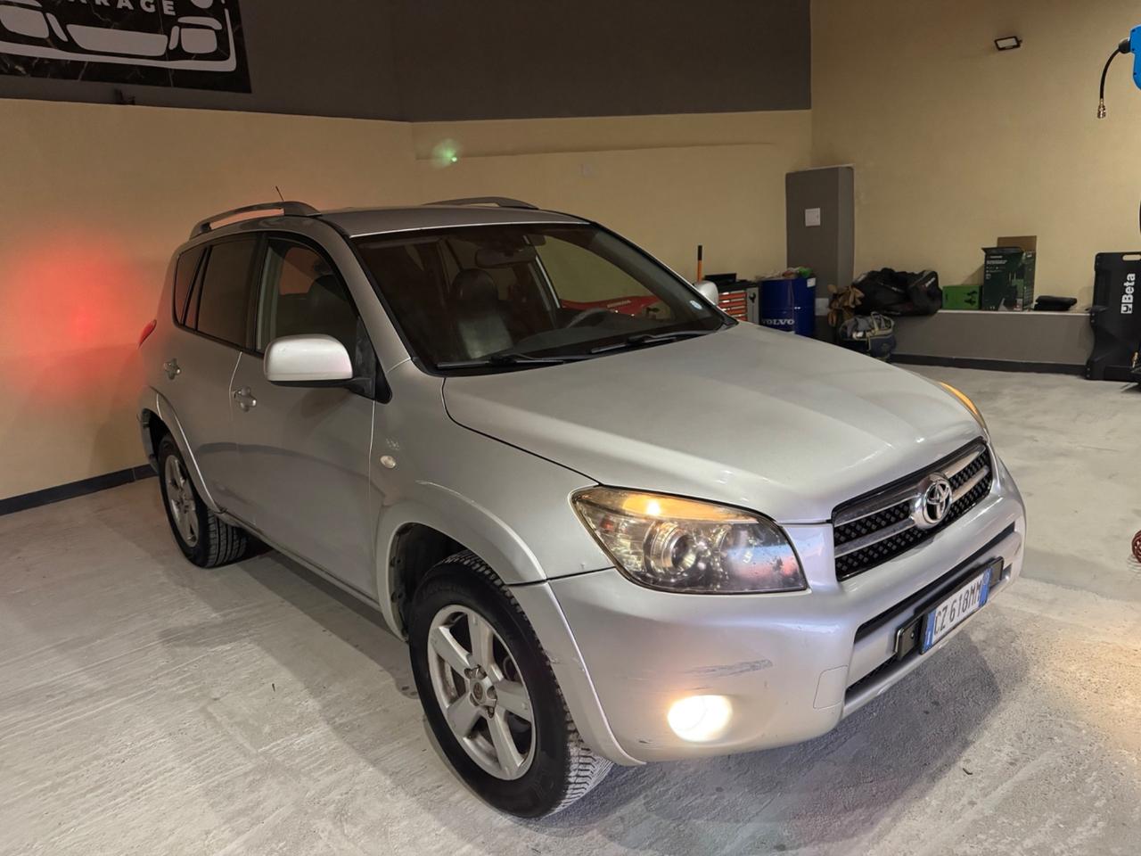 Toyota RAV 4 RAV4 2.2 D-4D 177 CV Luxury