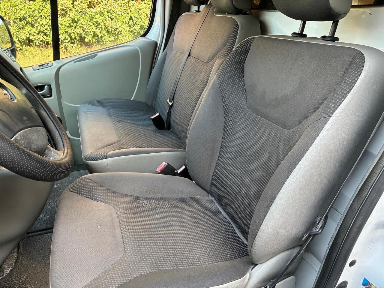 Opel Vivaro 2012