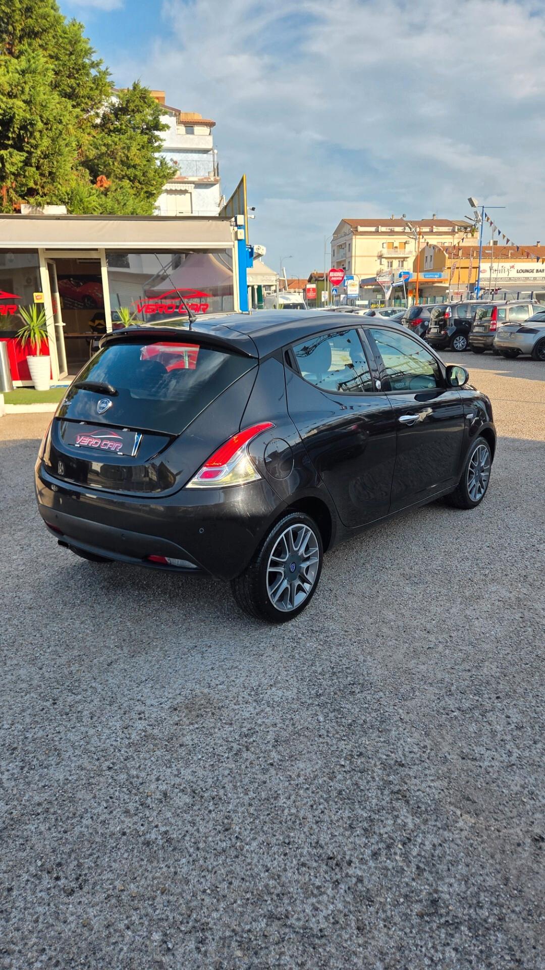 Lancia Ypsilon 1.2 69 CV 5 porte GPL Ecochic Platinum