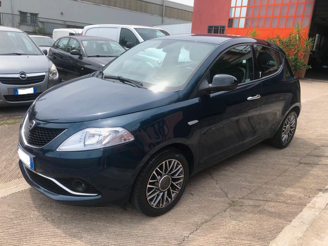 Lancia Ypsilon 1.2 platinum