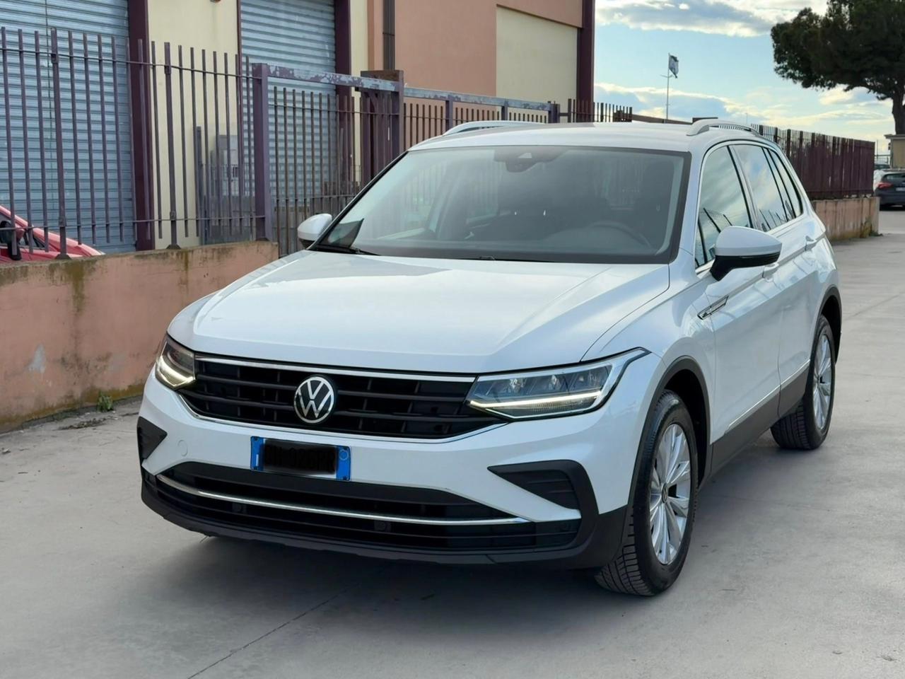 Volkswagen Tiguan 2.0 TDI 150 CV SCR DSG R-Line