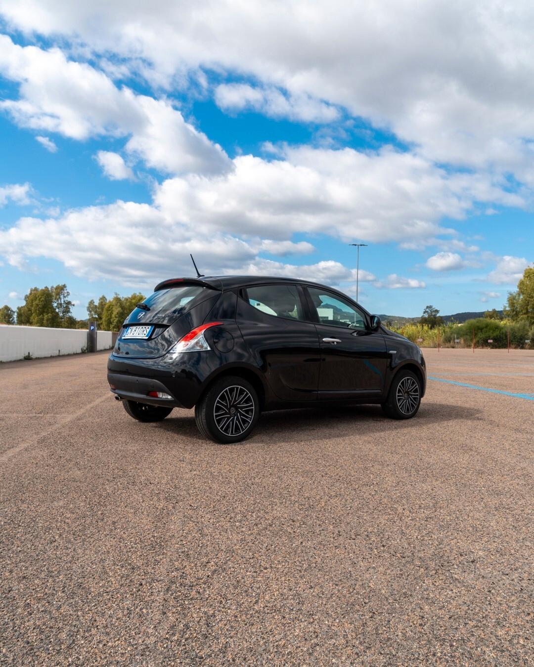 Lancia Ypsilon 1.0 FireFly 5 porte S&S Hybrid Gold