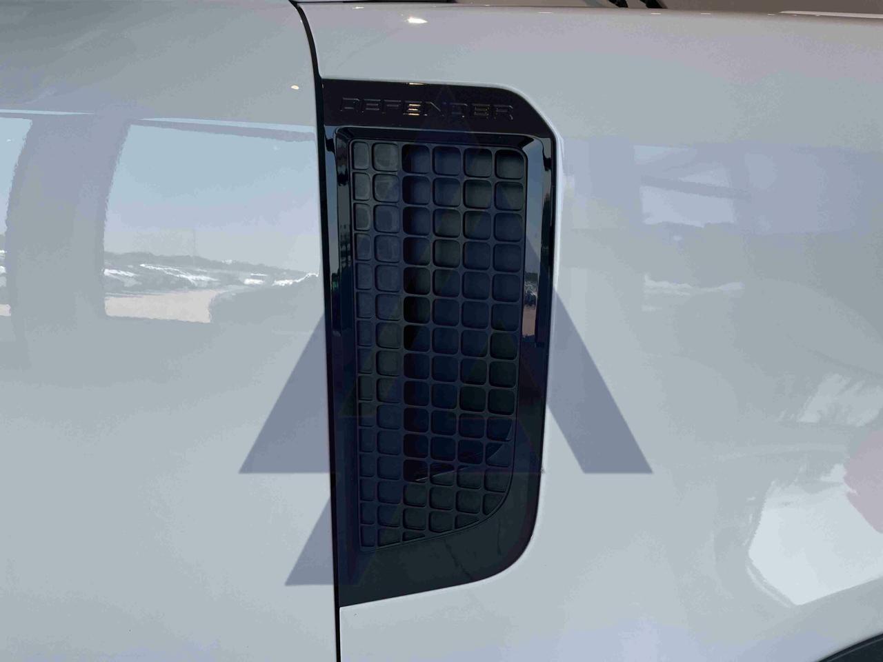 Land Rover Defender 110 3.0D I6 200 CV AWD Auto X-Dynamic HSE