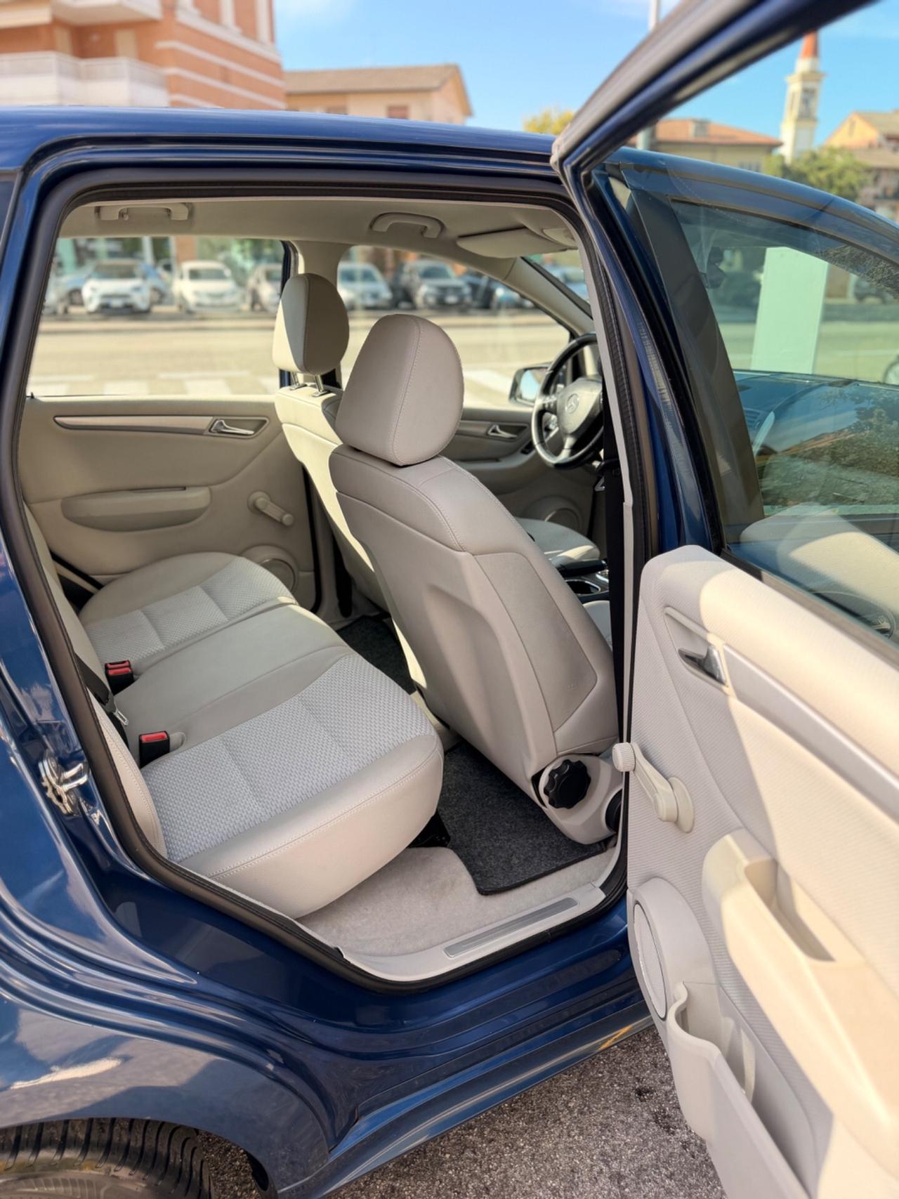MERCEDES A180 automatico benzina neopatentati