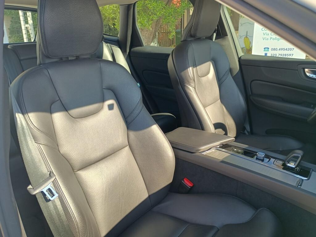 Volvo XC 60 B4 (d) AWD automatica Plus Bright