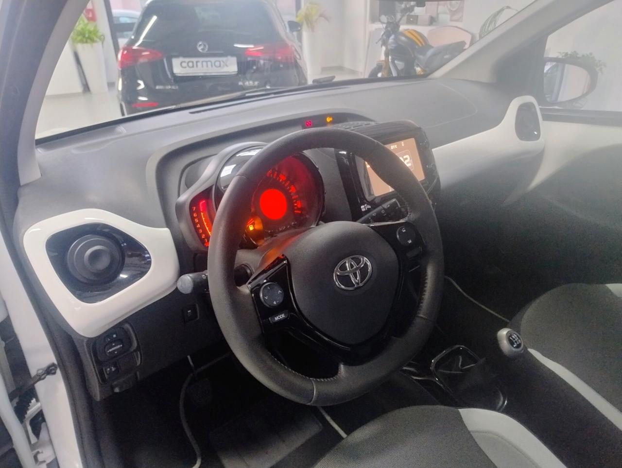 Toyota Aygo 1.0 VVT-i 69 CV 5 porte x-play