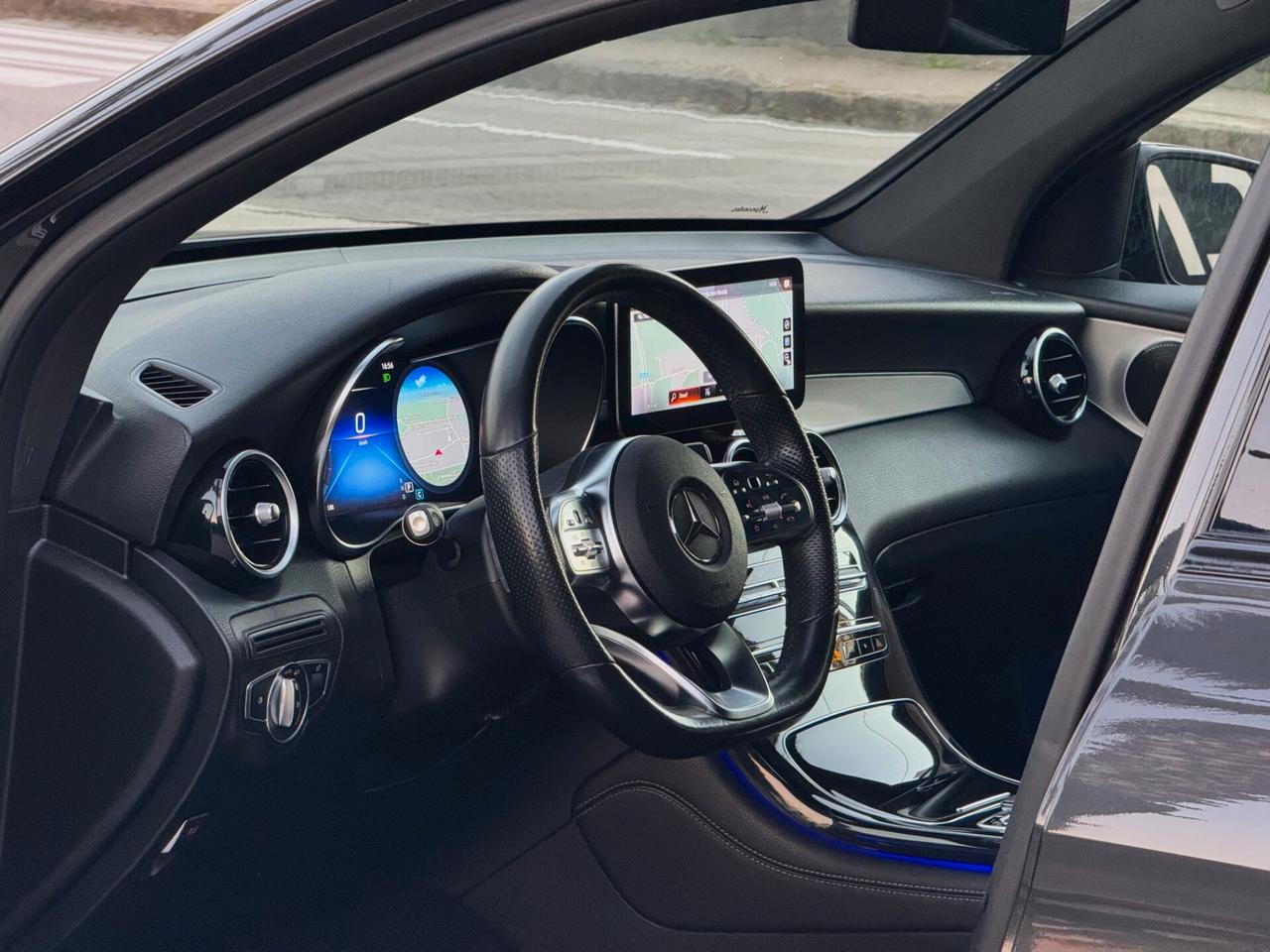 Mercedes-Benz GLC 220 d Coupe Premium Plus AMG 4M